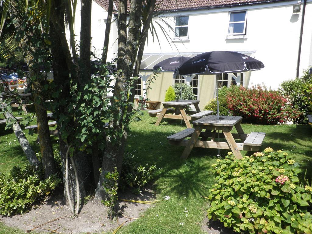 Longfrie Inn Saint Saviour エクステリア 写真